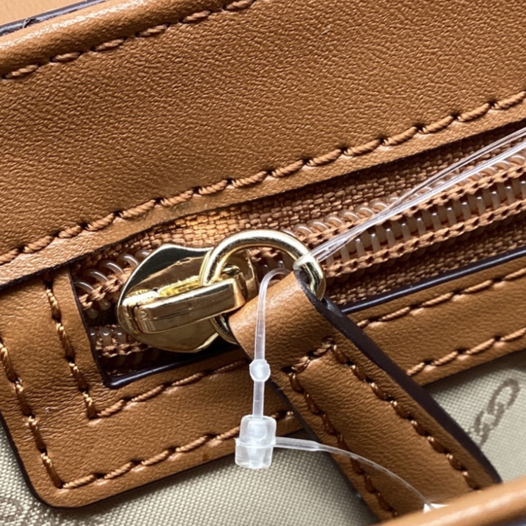 Michael Kors Michael Kors Small Bradshaw Convertible Bag in Multicolor Ca Size ONE SIZE - 9 Thumbnail