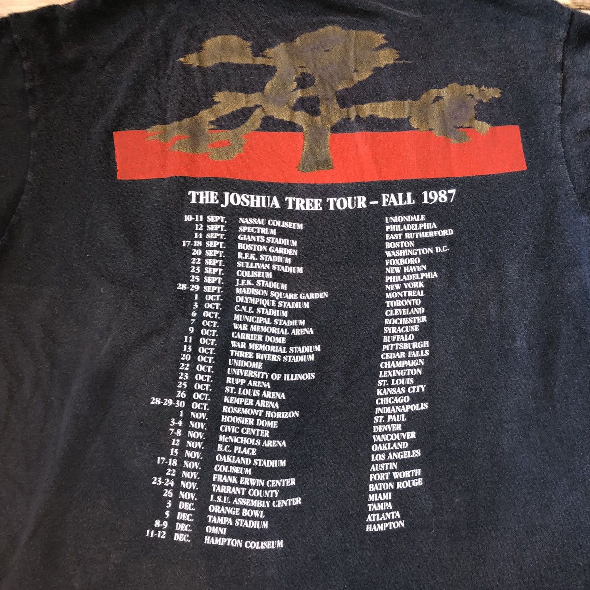 Vintage Vintage 1987 U2 The Joshua Tree Fall Tour Tee Size US M / EU 48-50 / 2 - 3 Thumbnail