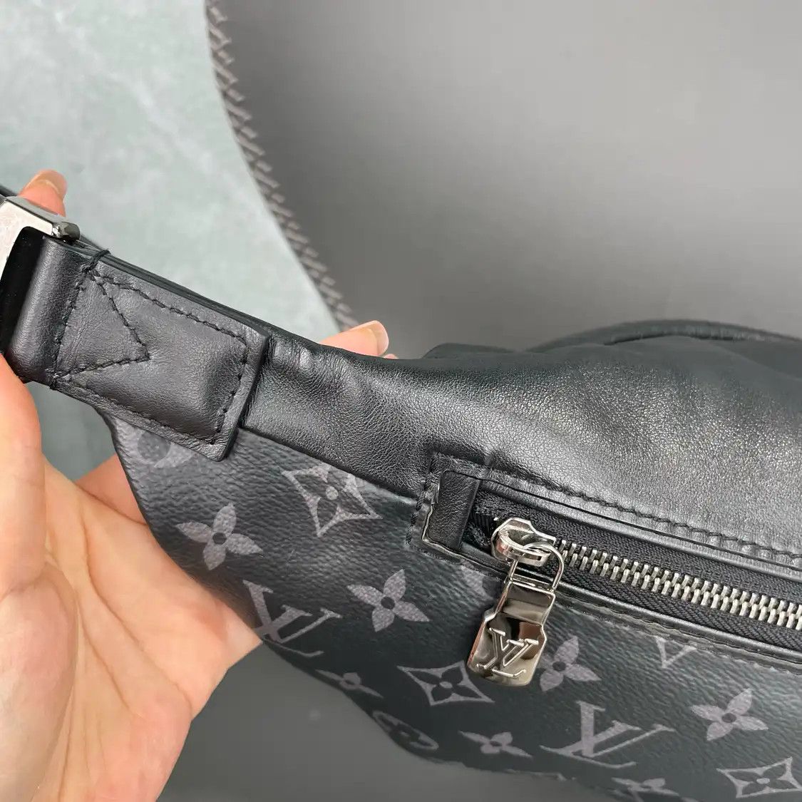 Louis Vuitton LOUIS VUITTON DISCOVERY black coated canvas monogram crossbody bag silver hardwa Size ONE SIZE - 11 Thumbnail