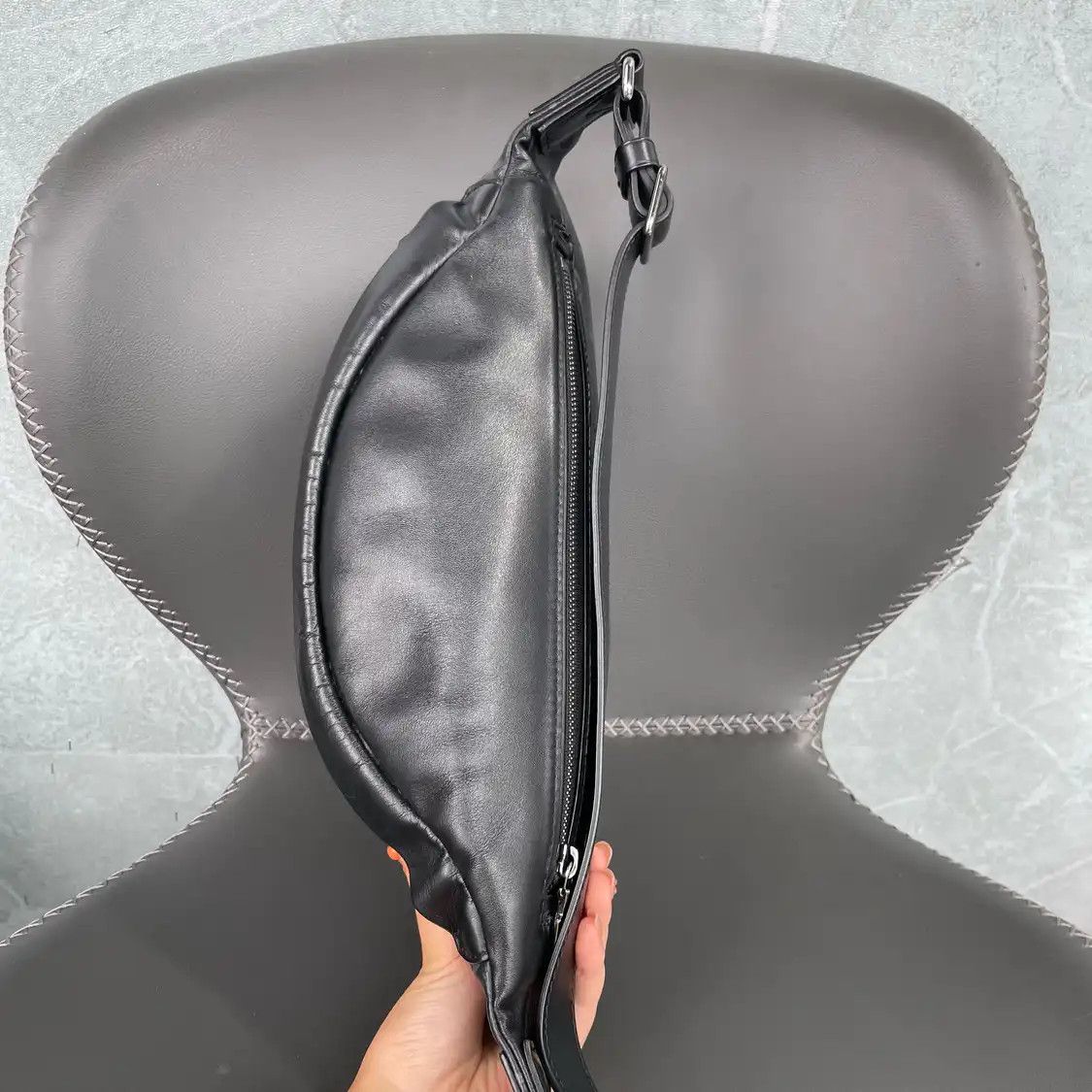 Louis Vuitton LOUIS VUITTON DISCOVERY black coated canvas monogram crossbody bag silver hardwa Size ONE SIZE - 4 Thumbnail