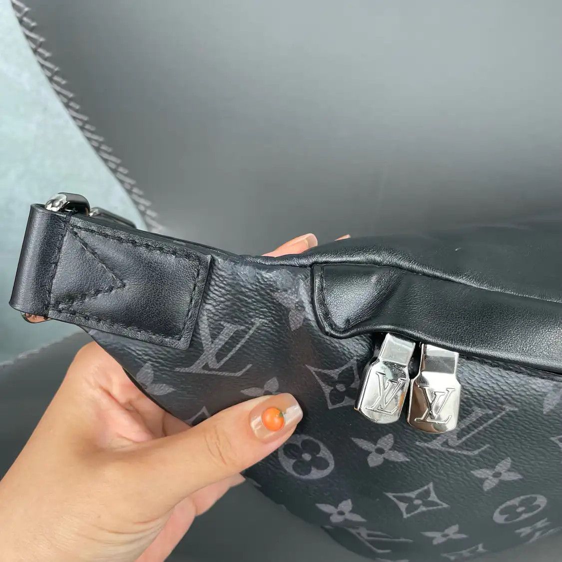 Louis Vuitton LOUIS VUITTON DISCOVERY black coated canvas monogram crossbody bag silver hardwa Size ONE SIZE - 13 Thumbnail