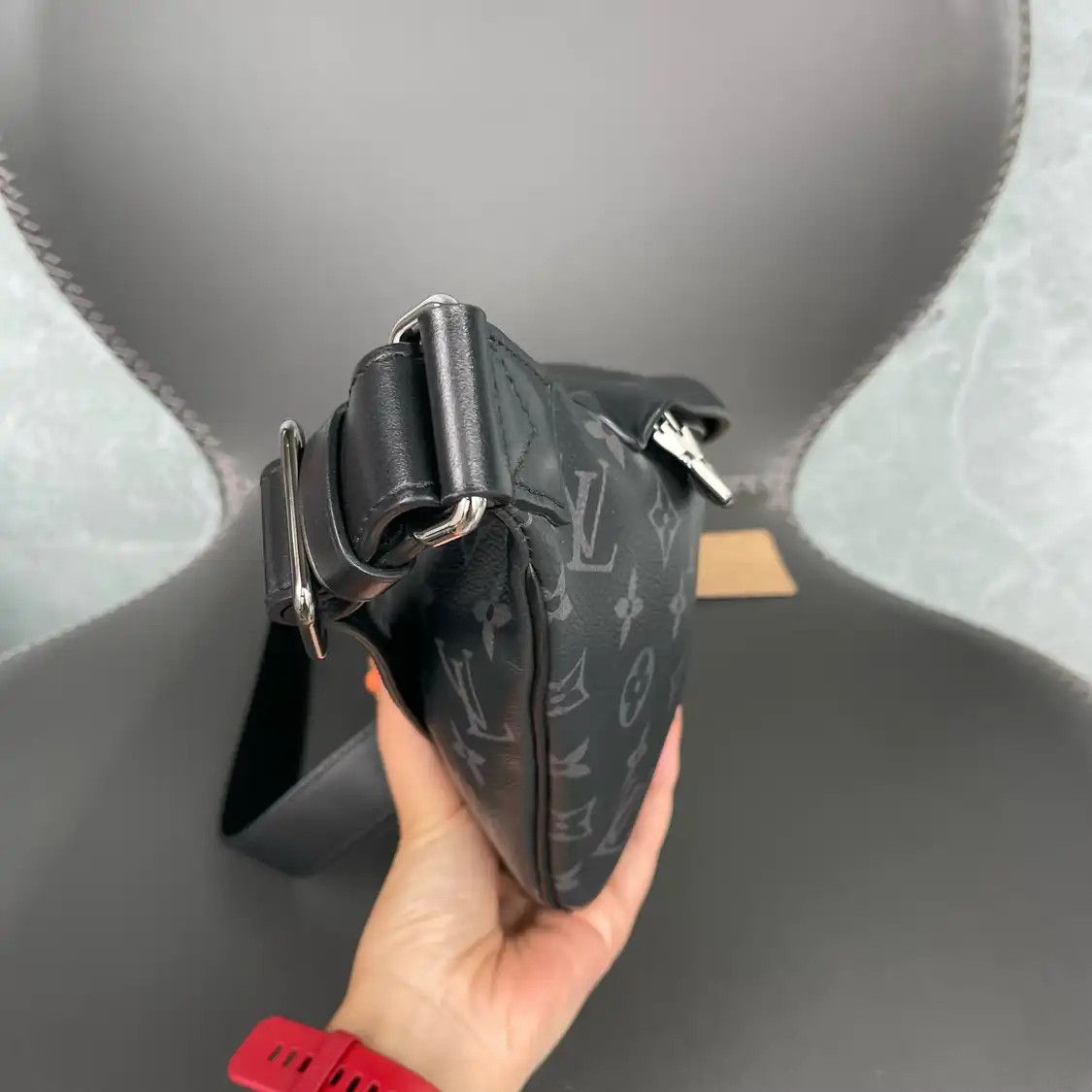 Louis Vuitton LOUIS VUITTON DISCOVERY black coated canvas monogram crossbody bag silver hardwa Size ONE SIZE - 6 Thumbnail