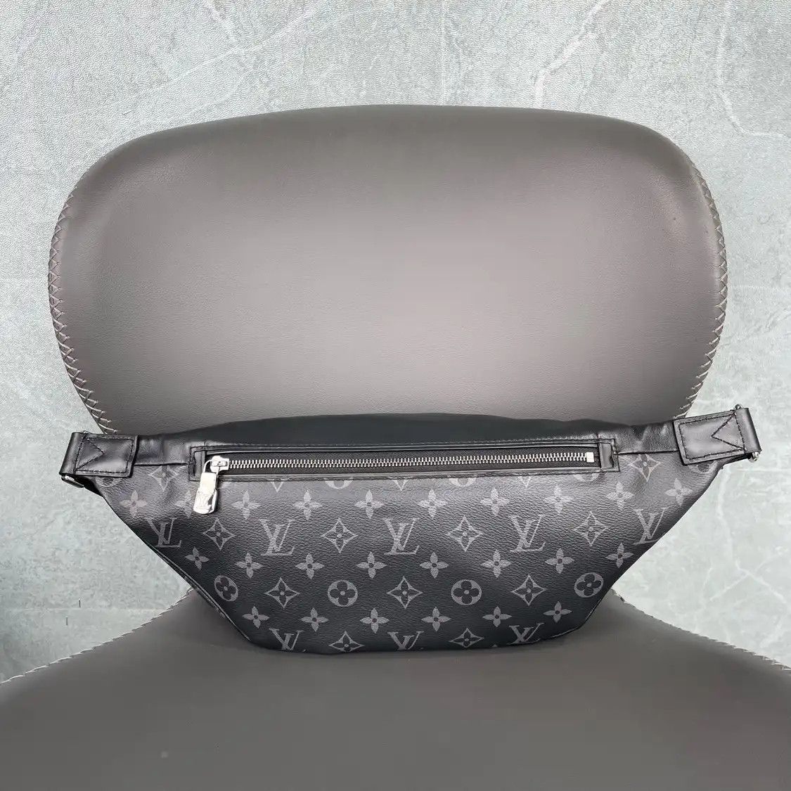 Louis Vuitton LOUIS VUITTON DISCOVERY black coated canvas monogram crossbody bag silver hardwa Size ONE SIZE - 3 Thumbnail