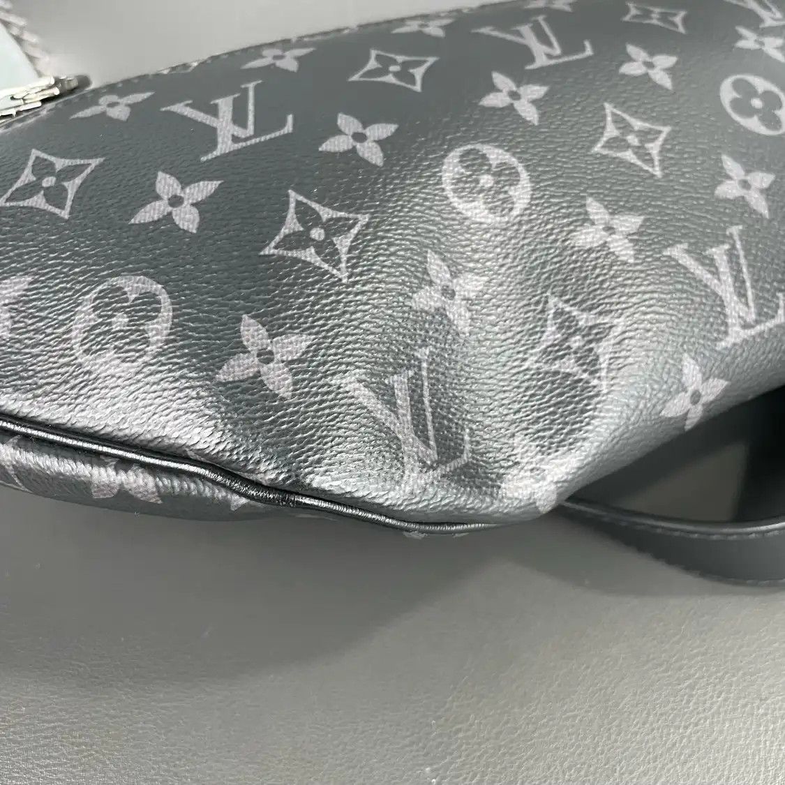 Louis Vuitton LOUIS VUITTON DISCOVERY black coated canvas monogram crossbody bag silver hardwa Size ONE SIZE - 17 Thumbnail