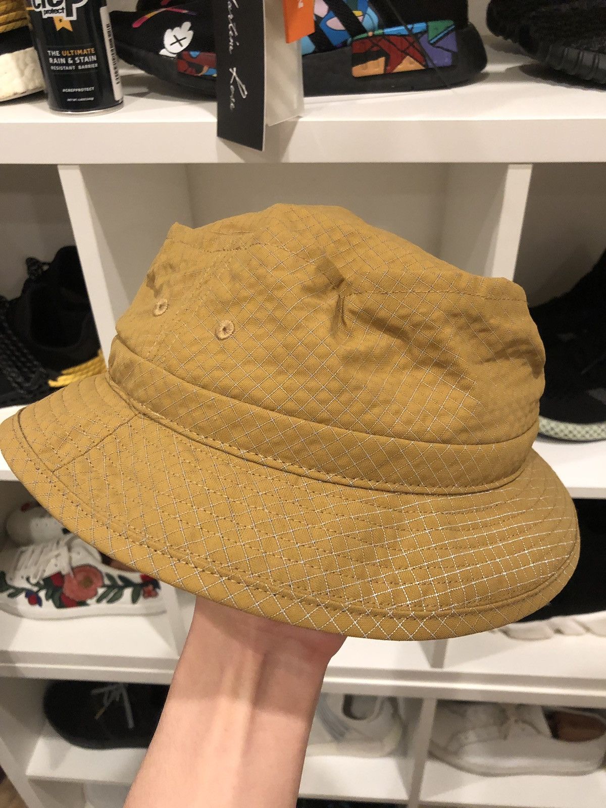 Supreme 3M Zip Bucket Hat –