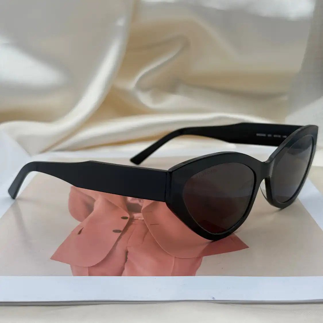 Balenciaga BALENCIAGA black cat-eye letterLOGO sunglasses Size ONE SIZE - 7 Thumbnail