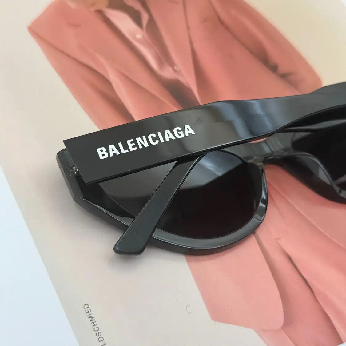 Balenciaga BALENCIAGA black cat-eye letterLOGO sunglasses Size ONE SIZE - 4 Thumbnail