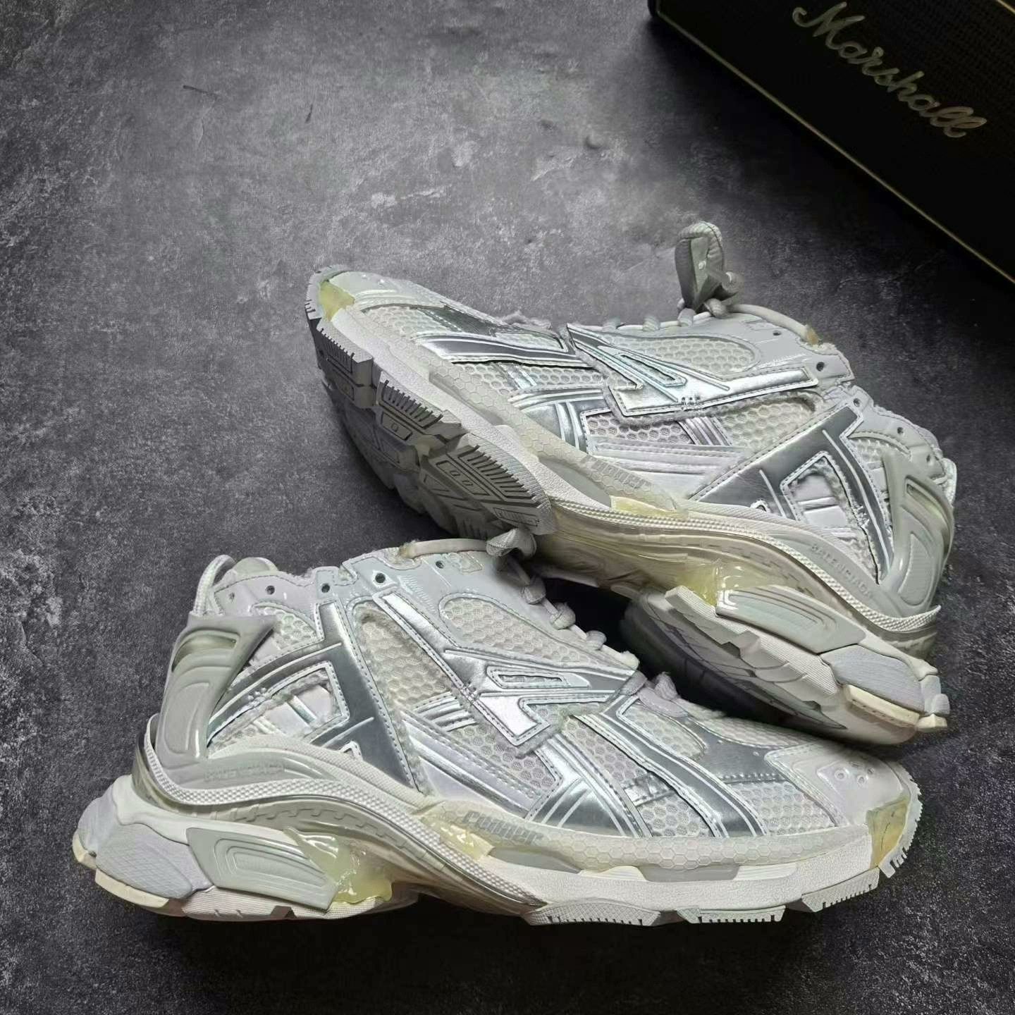 Balenciaga Balenciaga Runner Size 42 Size US 9 / EU 42 - 8 Thumbnail