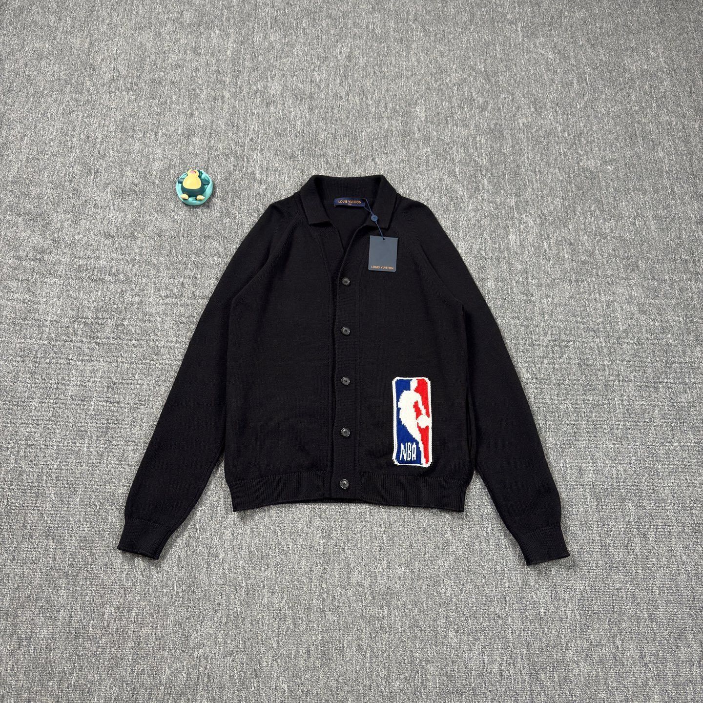 Louis Vuitton Louis Vuitton x NBA Logo Knit Cardigan Size XL Size US XL / EU 56 / 4 - 2 Thumbnail