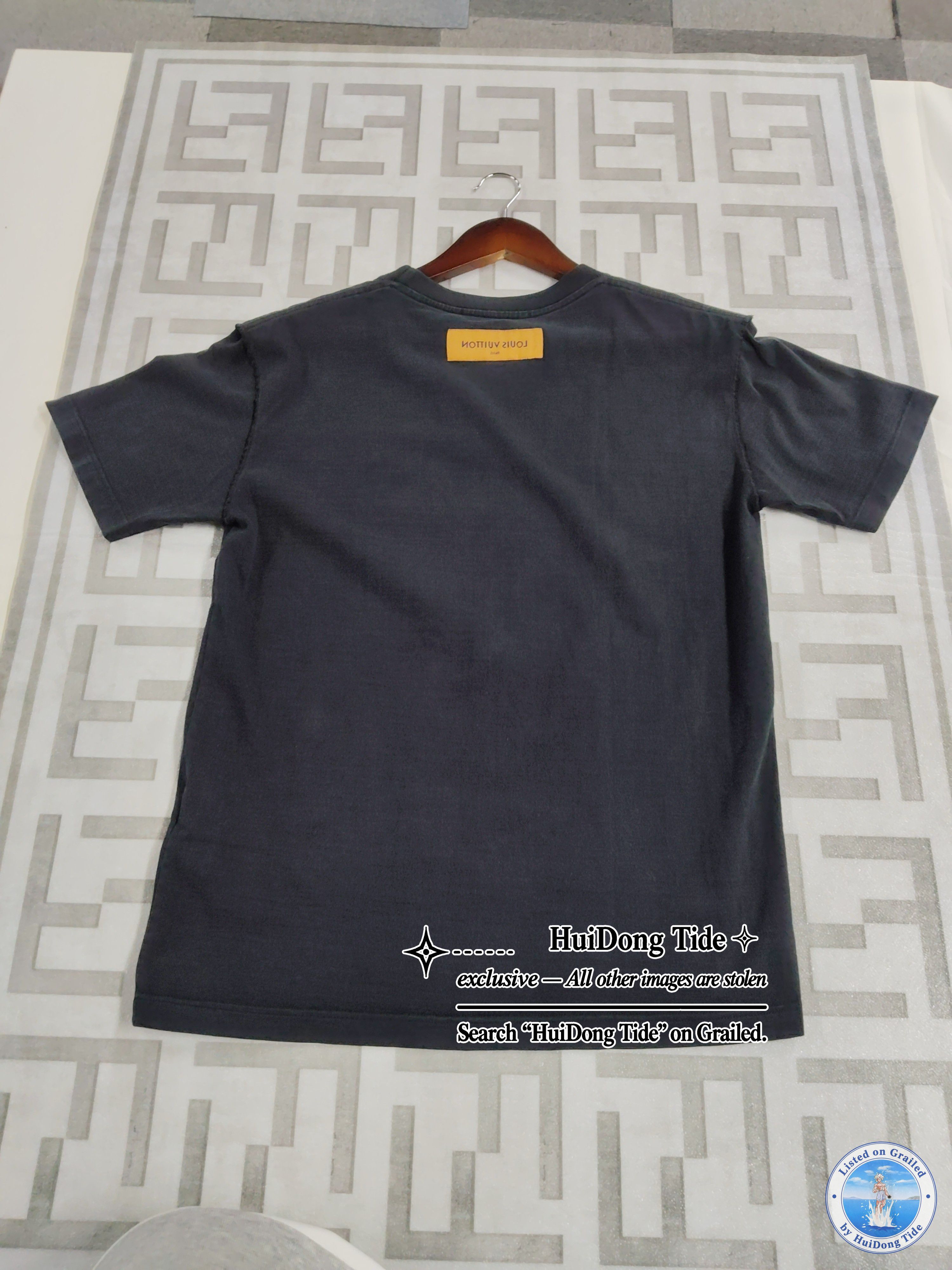 Louis Vuitton Louis Vuitton Graphic Logo T-Shirt Size M Size US M / EU 48-50 / 2 - 3 Thumbnail