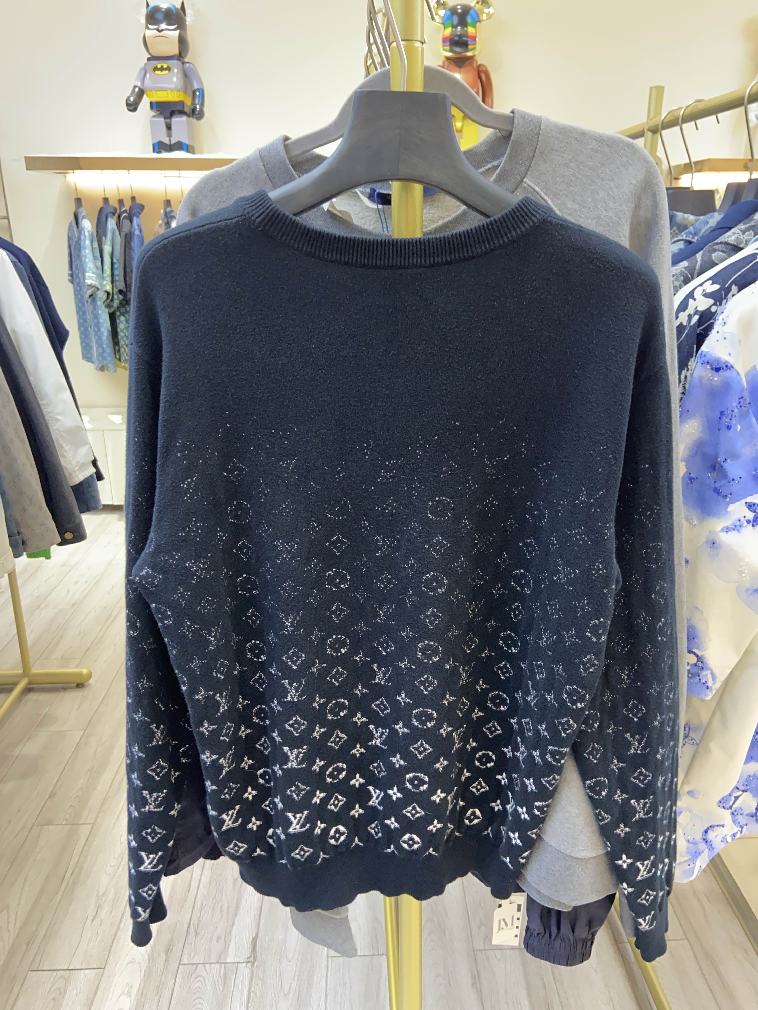Louis Vuitton Louis Vuitton Monogram Gradient Sweater Size M Size US M / EU 48-50 / 2 - 3 Thumbnail