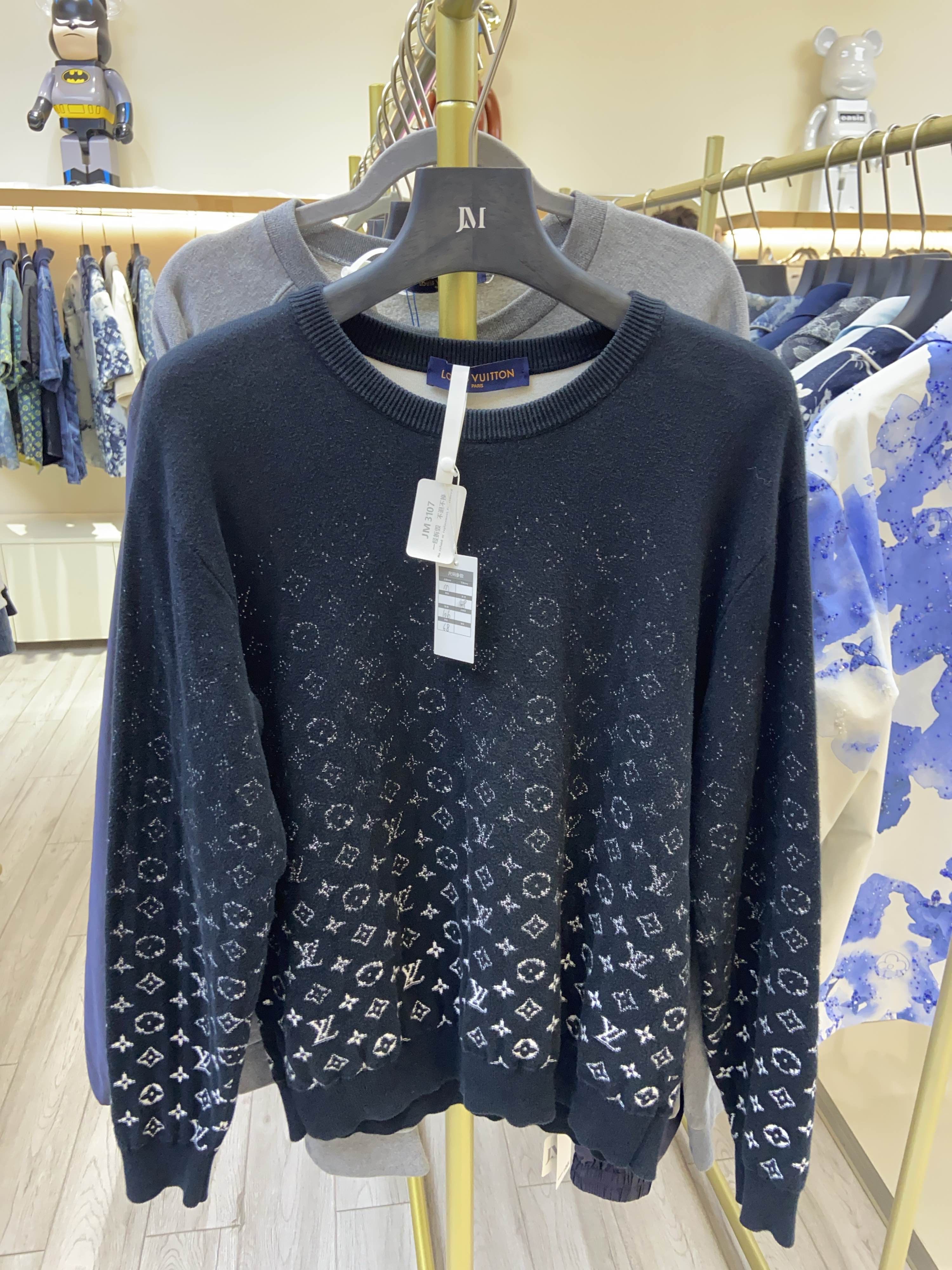 Louis Vuitton Louis Vuitton Monogram Gradient Sweater Size M Size US M / EU 48-50 / 2 - 2 Thumbnail
