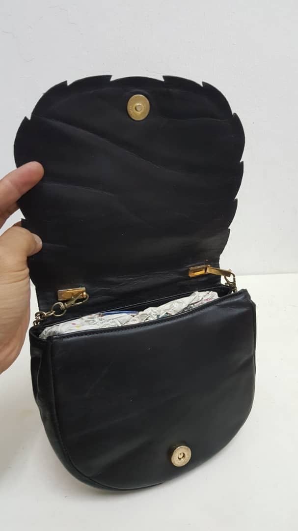 Louis Feraud ⚡️⚡️FAST SALE💥💥Authentic LOUIS FERAUD Paris Slingbag Size ONE SIZE - 5 Thumbnail