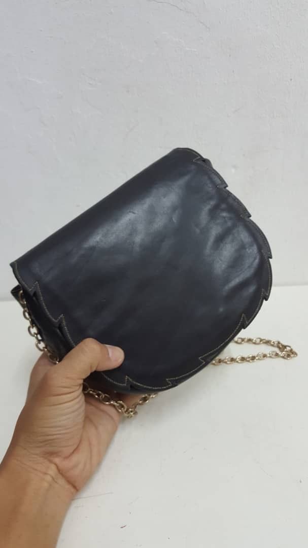 Louis Feraud ⚡️⚡️FAST SALE💥💥Authentic LOUIS FERAUD Paris Slingbag Size ONE SIZE - 7 Thumbnail