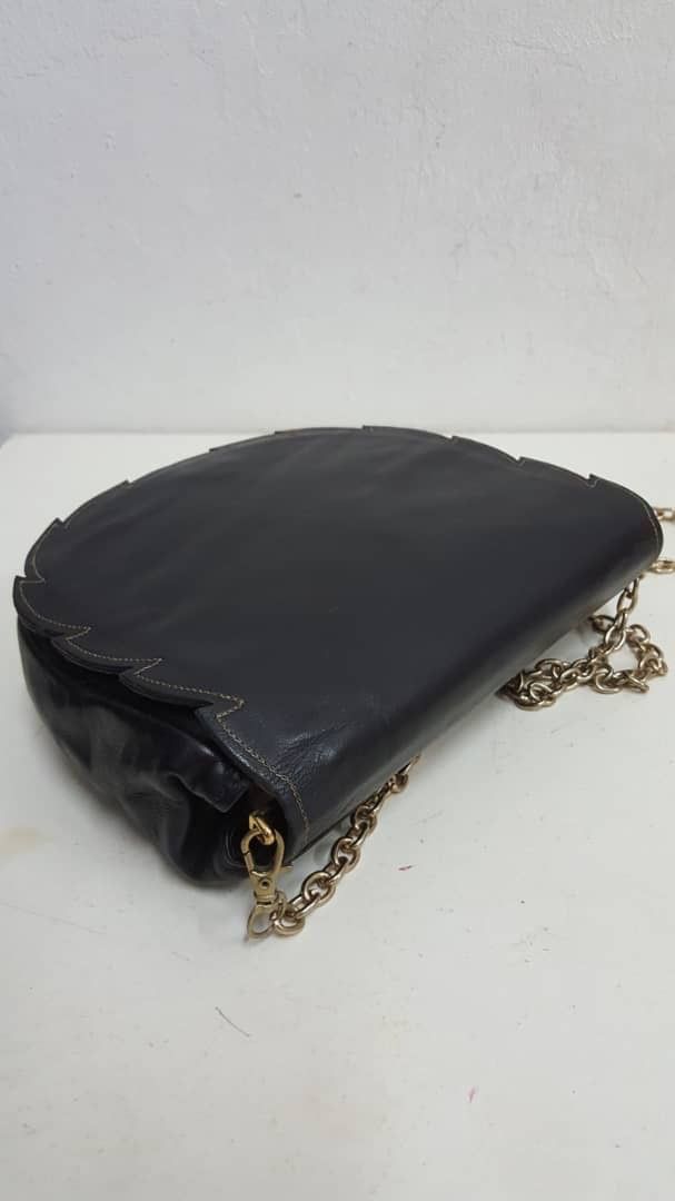 Louis Feraud ⚡️⚡️FAST SALE💥💥Authentic LOUIS FERAUD Paris Slingbag Size ONE SIZE - 3 Thumbnail