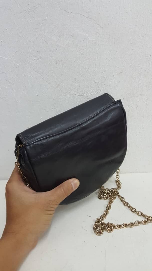 Louis Feraud ⚡️⚡️FAST SALE💥💥Authentic LOUIS FERAUD Paris Slingbag Size ONE SIZE - 4 Thumbnail