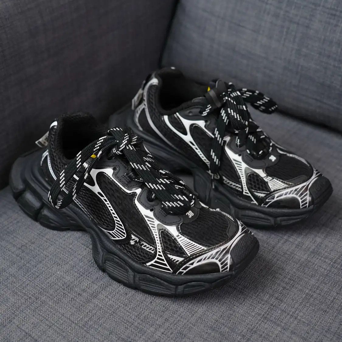 Balenciaga BALENCIAGA black fabric Women's casual sneakers 38 Size US 8 / IT 38 - 5 Thumbnail