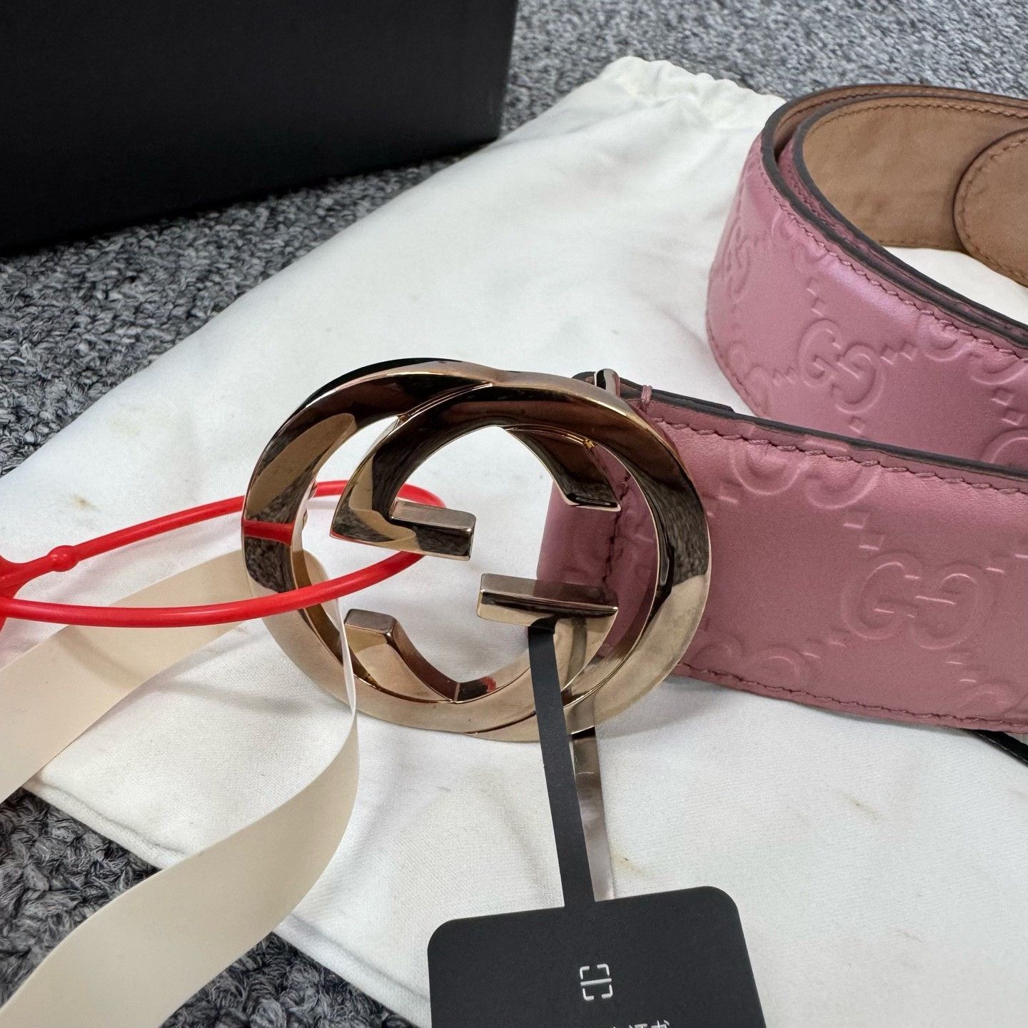 Gucci Pink Leather Belt with Gold Double G Buckle. Gucci Pink Double G Embossed Belt Light Gold Buckle main image 3