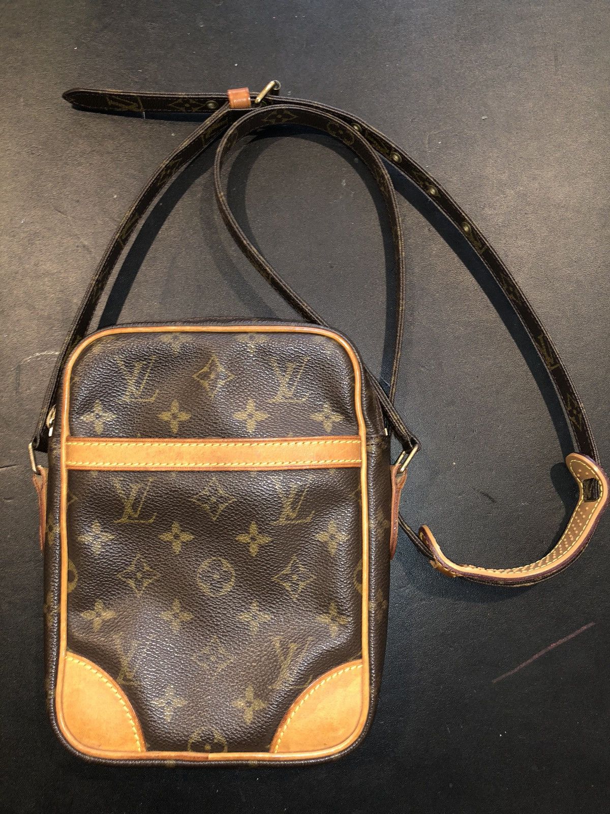 Louis Vuitton Shoulder Bag. Excellent condition