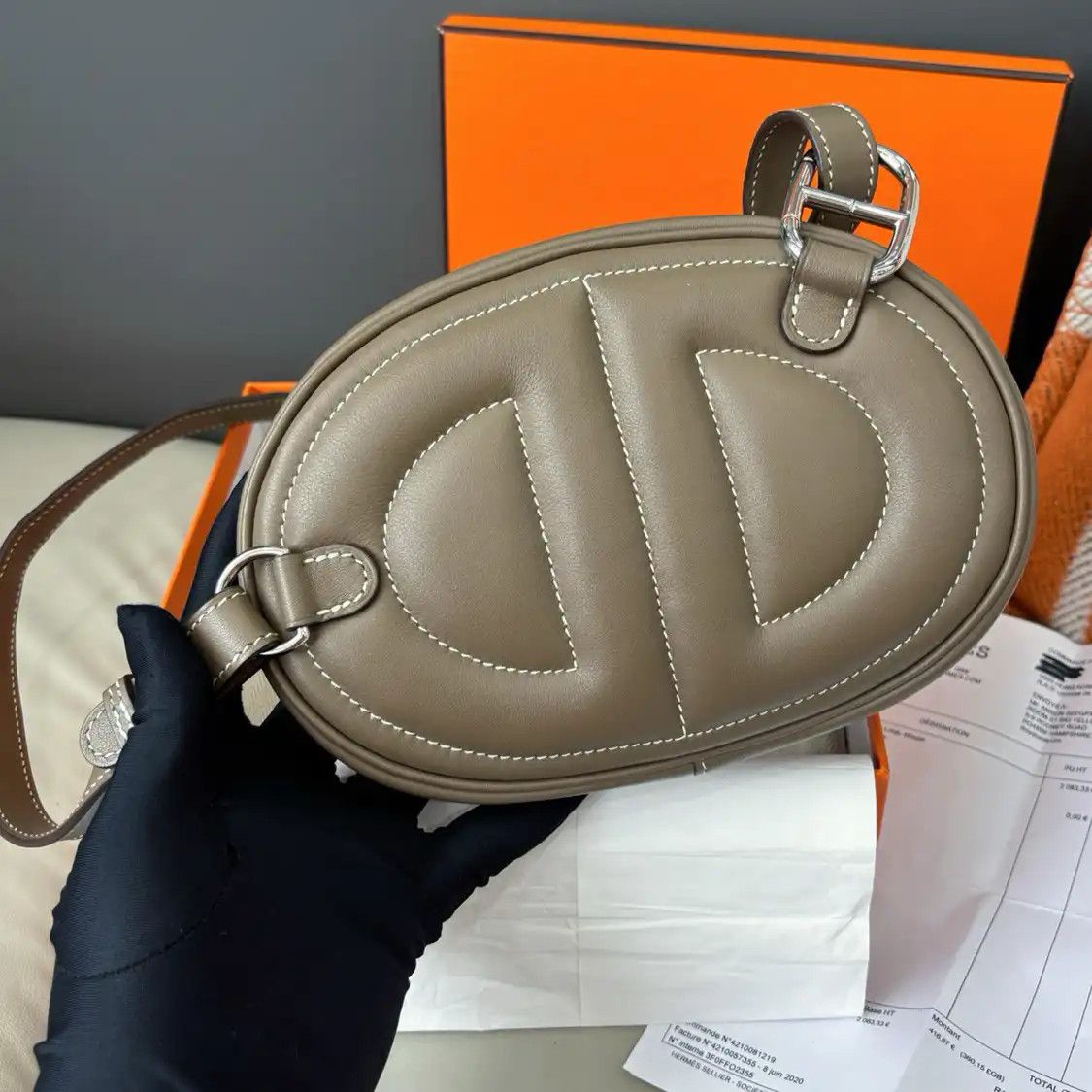 Hermes Hermes In-The-Loop mini Etoupe Swift cowhide leather quilted crossbody bag silve Size ONE SIZE - 4 Thumbnail