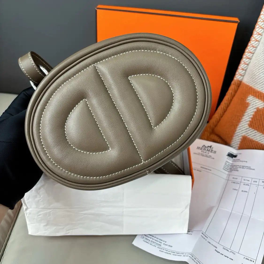 Hermes Hermes In-The-Loop mini Etoupe Swift cowhide leather quilted crossbody bag silve Size ONE SIZE - 10 Thumbnail