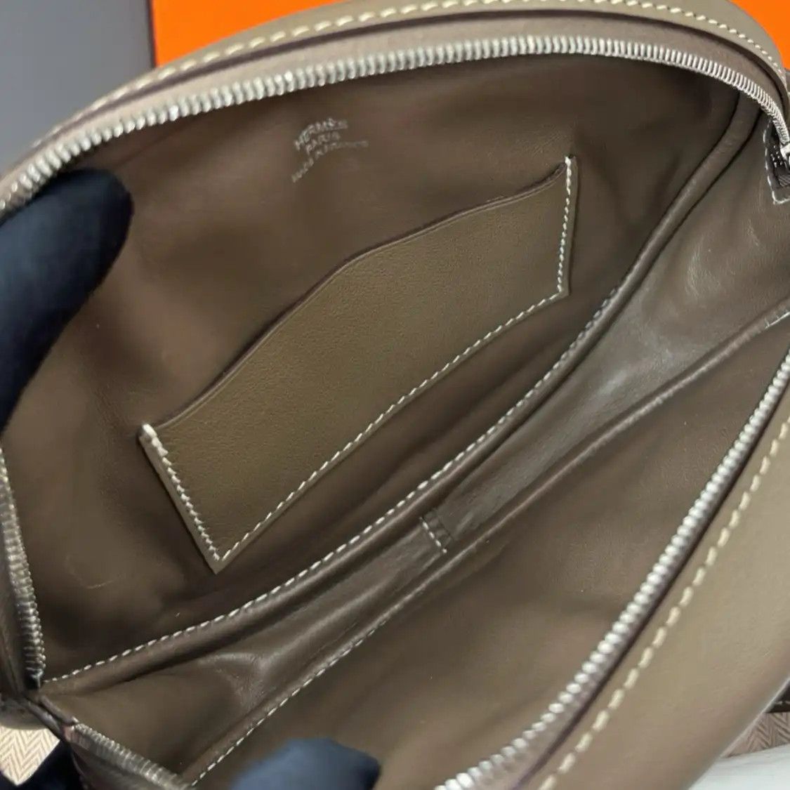 Hermes Hermes In-The-Loop mini Etoupe Swift cowhide leather quilted crossbody bag silve Size ONE SIZE - 12 Thumbnail