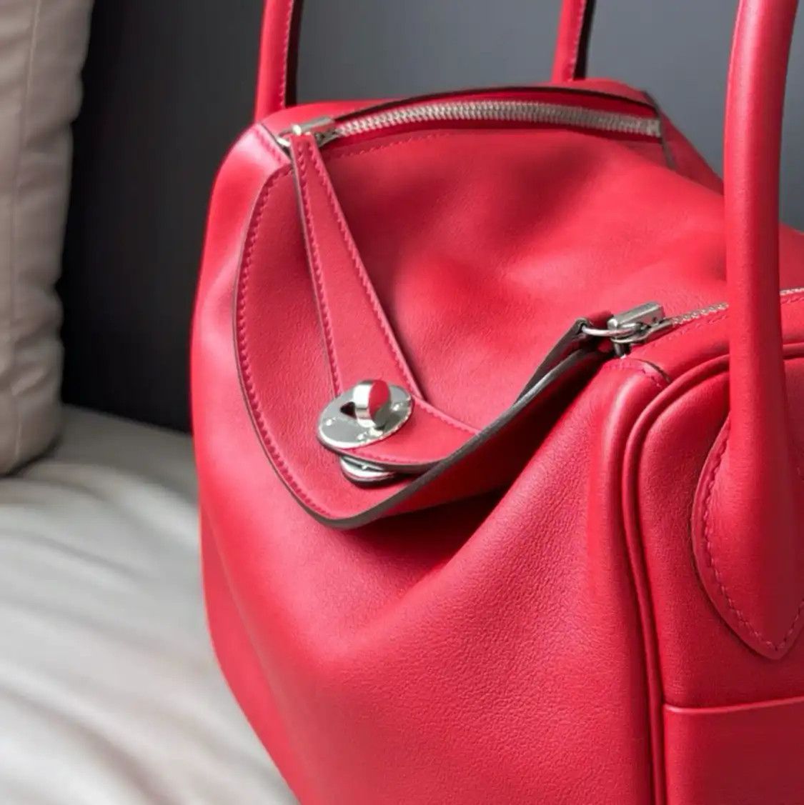 Hermes Hermes Lindy 30 red Swift cowhide leather Lindy bag shoulder bag silver hardware Size ONE SIZE - 10 Thumbnail