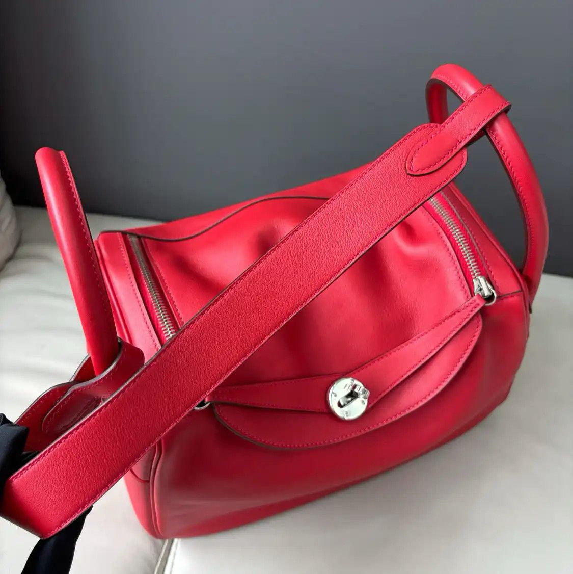 Hermes Hermes Lindy 30 red Swift cowhide leather Lindy bag shoulder bag silver hardware Size ONE SIZE - 7 Thumbnail