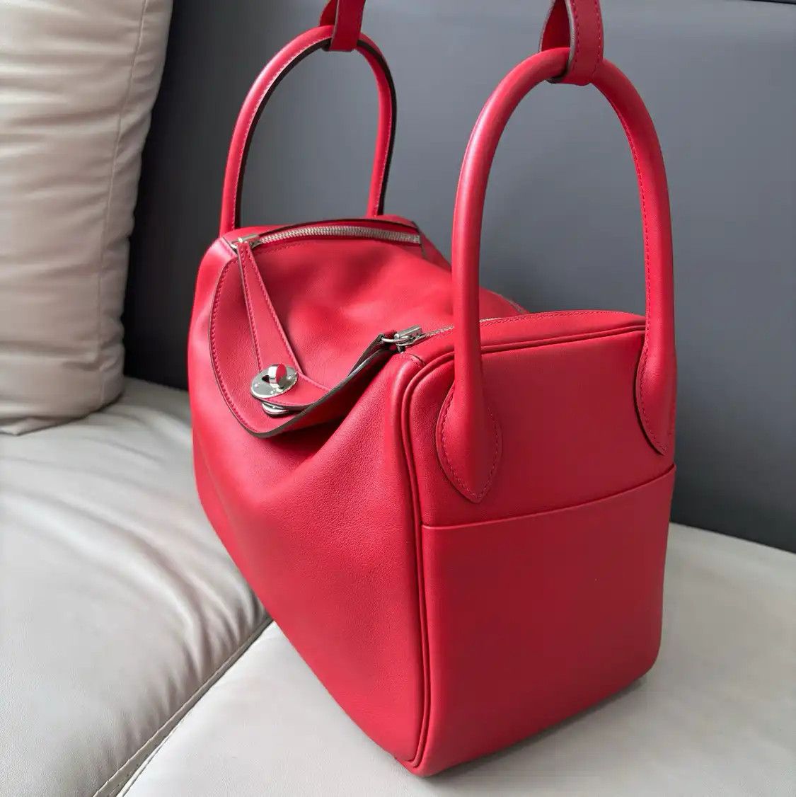 Hermes Hermes Lindy 30 red Swift cowhide leather Lindy bag shoulder bag silver hardware Size ONE SIZE - 4 Thumbnail