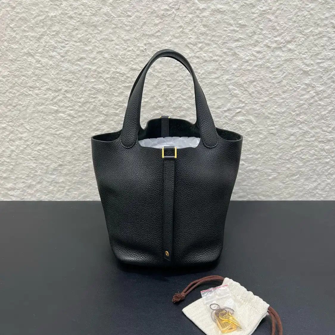 Hermes Hermes Picotin Lock 18 black Togo cowhide leather picotin handbag gold hardware Size ONE SIZE - 4 Thumbnail
