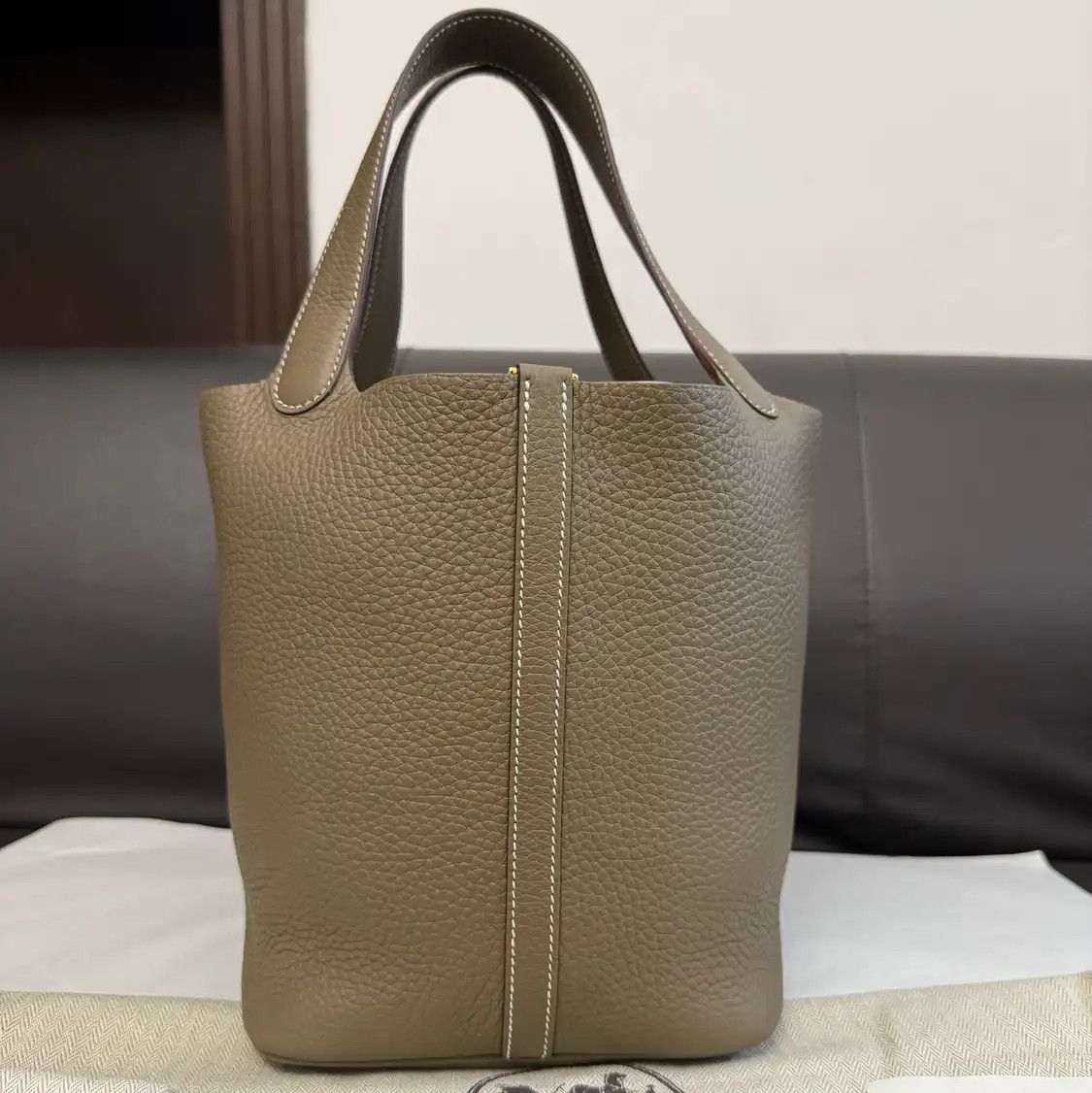 Hermes Hermes Picotin Lock 22 Etoupe Clemence cowhide leather picotin handbag gold hard Size ONE SIZE - 4 Thumbnail