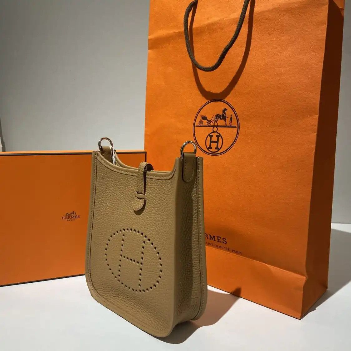 Hermes Hermes Evelyne TPM Gold Brown Clemence cowhide leather Evelyne crossbody bag sil Size ONE SIZE - 4 Thumbnail