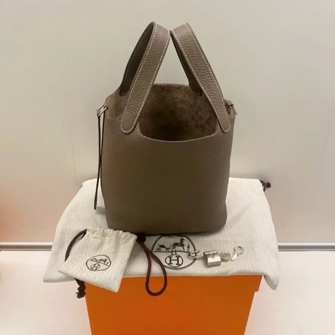 Hermes Hermes Picotin Lock 18 Etoupe Clemence cowhide leather picotin handbag silver ha Size ONE SIZE - 7 Thumbnail
