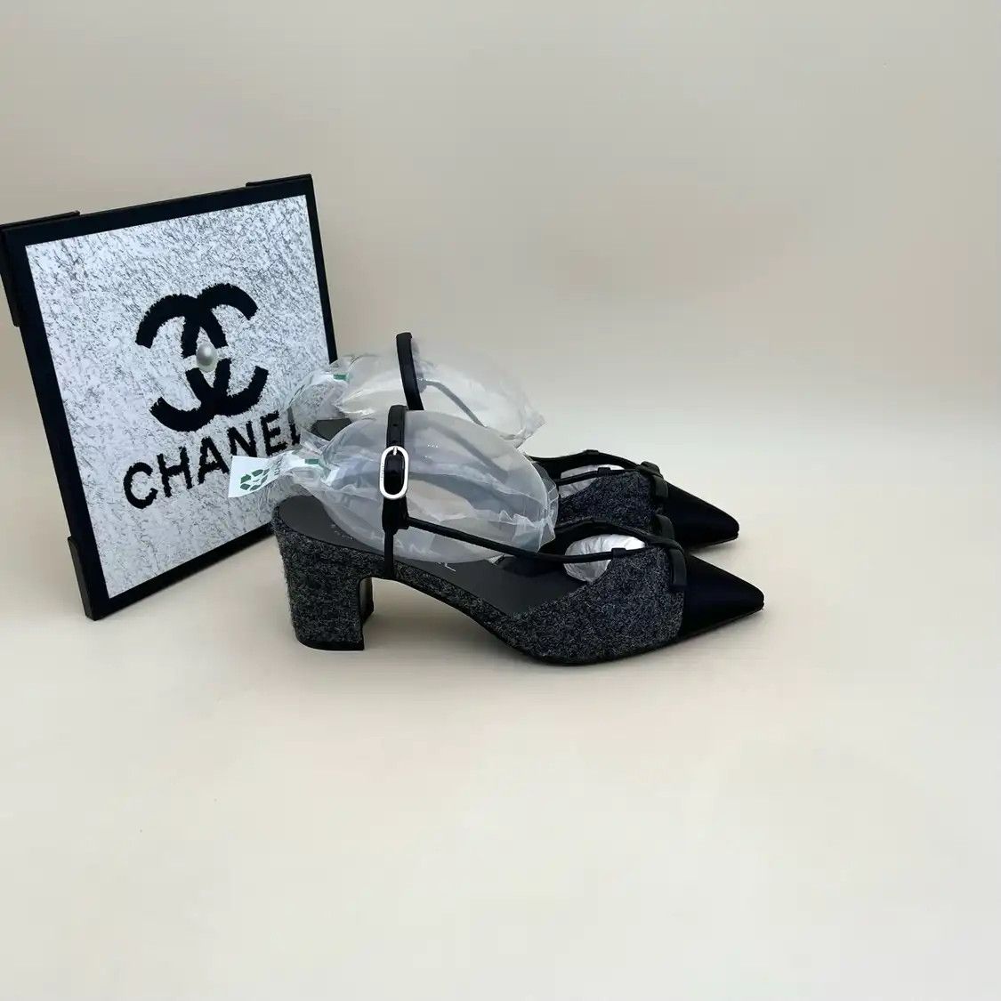 Chanel CHANEL dark greyfabric Women's mid heel sandals 38 Size US 8 / IT 38 - 4 Thumbnail
