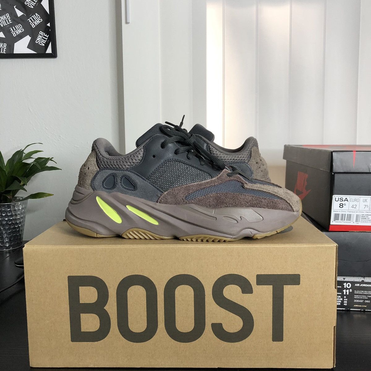 Adidas Yeezy 700 Mauve