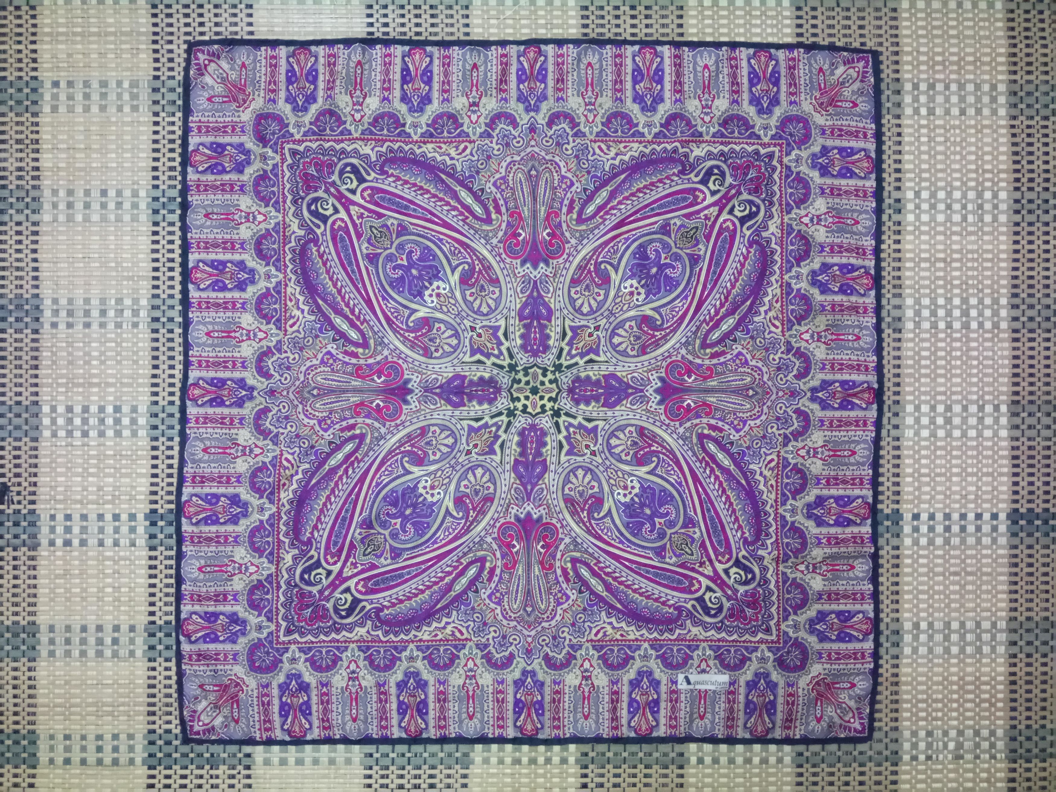 Foulard Aquascutum En Soie Multicolore – Occasion, Parfait Pour Un Look Chic !