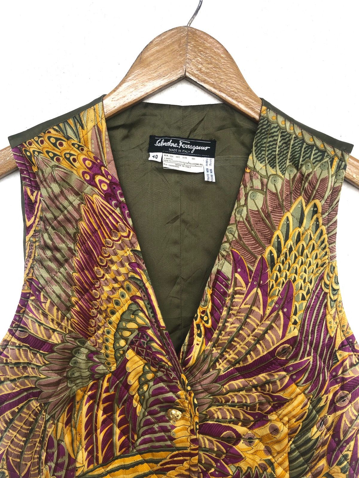 Salvatore Ferragamo RARE! Silk Waistcoat Gilet Vest Feather Print Gold Button Size US S / EU 44-46 / 1 - 3 Thumbnail