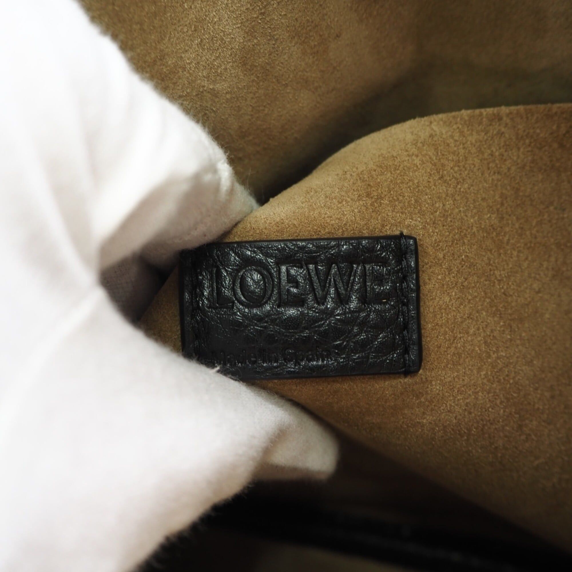Loewe LOEWE Supple Grain Calf Pebble Messenger Bag Medium BANBPCBX01 Shoulder Black Leather Women's Size ONE SIZE - 14 Thumbnail