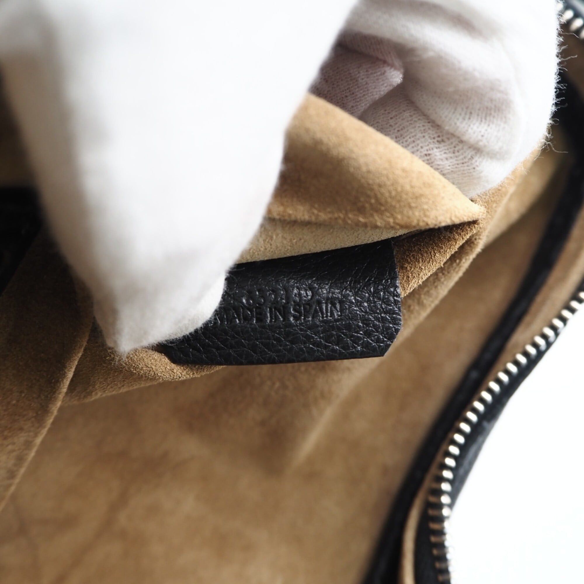 Loewe LOEWE Supple Grain Calf Pebble Messenger Bag Medium BANBPCBX01 Shoulder Black Leather Women's Size ONE SIZE - 15 Thumbnail