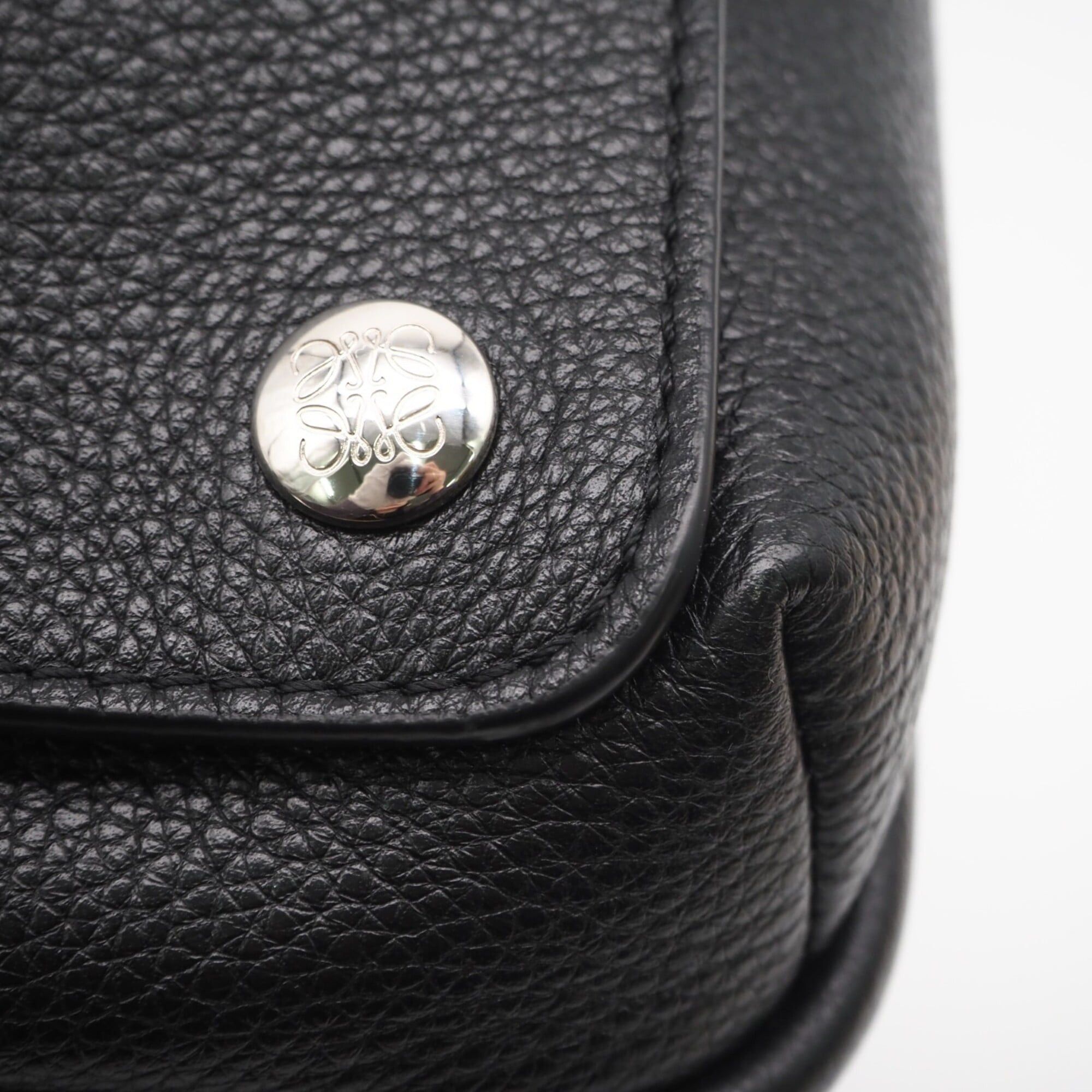 Loewe LOEWE Supple Grain Calf Pebble Messenger Bag Medium BANBPCBX01 Shoulder Black Leather Women's Size ONE SIZE - 9 Thumbnail