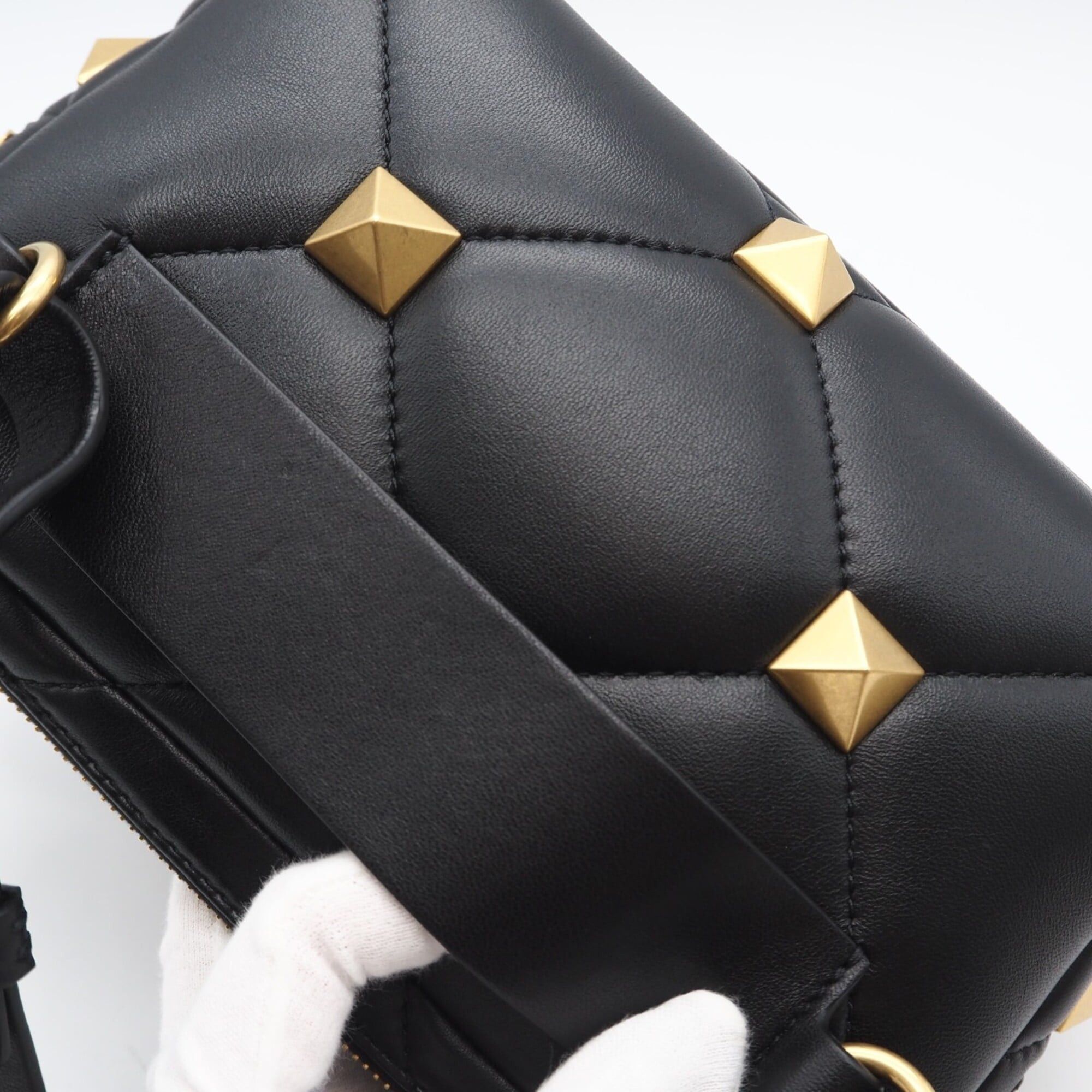 Valentino VALENTINO Roman Stud Nappa Shoulder Bag WY0B0B26DUA0NO Black Gold Lambskin Women's Size ONE SIZE - 3 Thumbnail