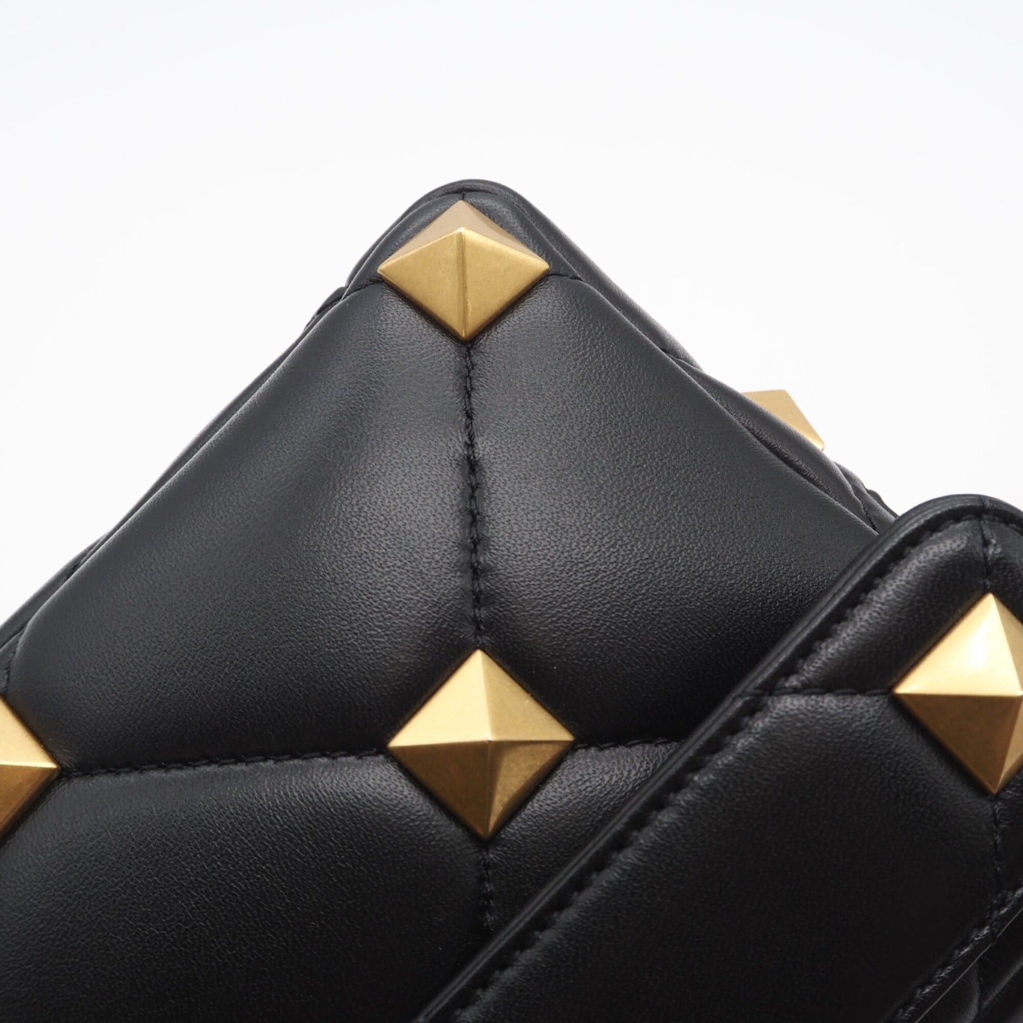 Valentino VALENTINO Roman Stud Nappa Shoulder Bag WY0B0B26DUA0NO Black Gold Lambskin Women's Size ONE SIZE - 9 Thumbnail