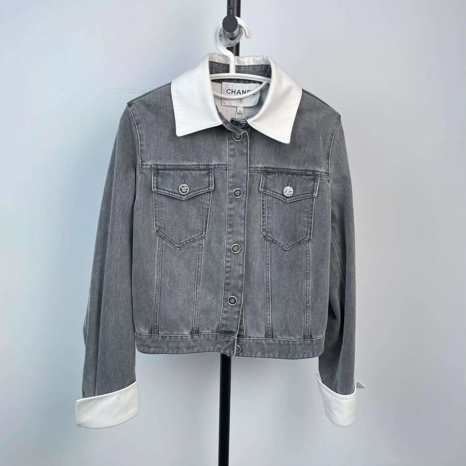Chanel CHANEL 95 New GrayWhite Colorblock Den Jacket 34 Size XS / US 0-2 / IT 36-38 - 1 Thumbnail