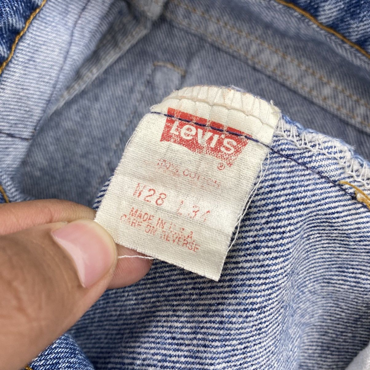 Levi's Vintage Clothing 1990s Vintage Levis 505 USA 28x34 Faded Blue Jeans Size US 28 / EU 44 - 9 Thumbnail