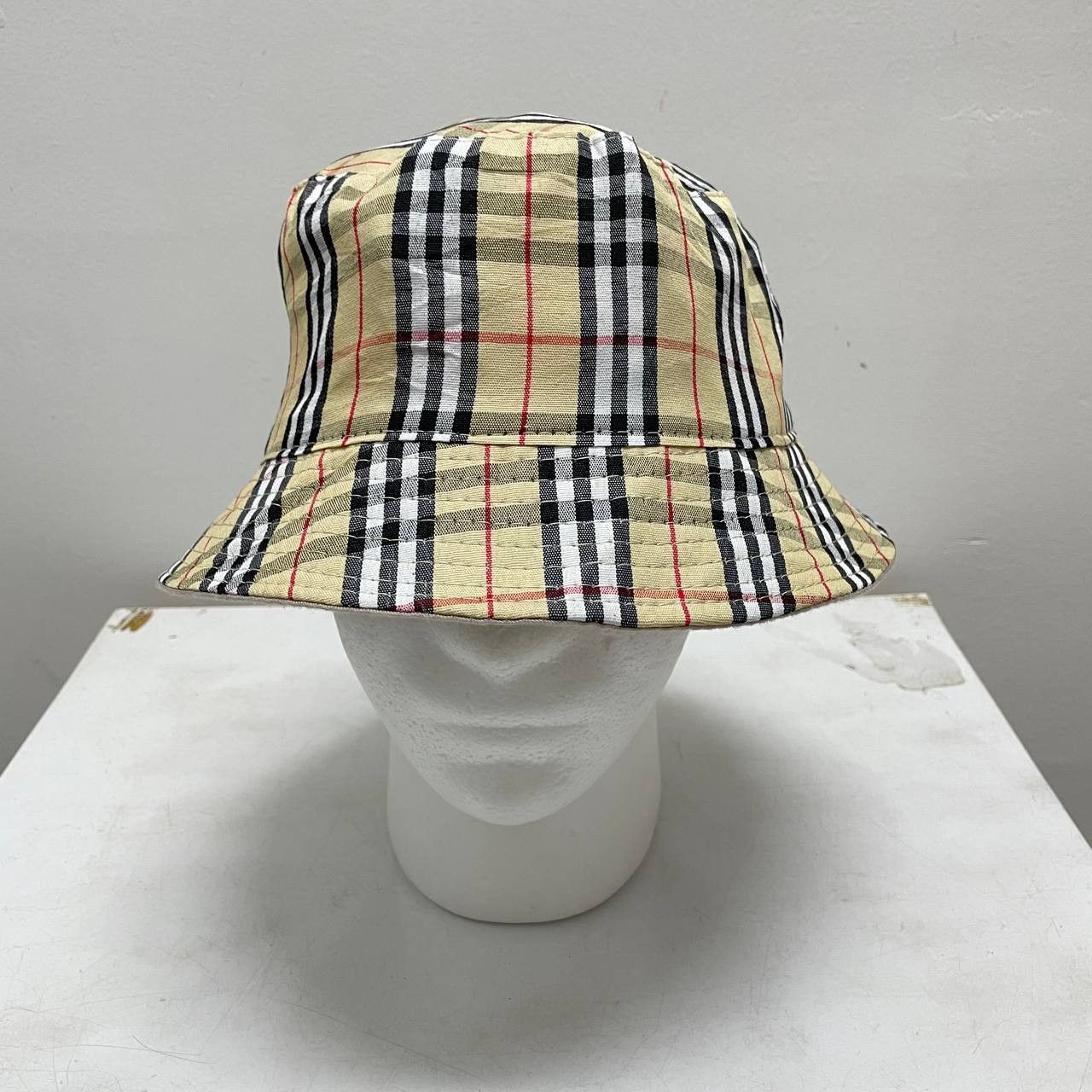 Vintage ⭐️SALE⭐️ BUCKET HAT CHECK PRINT BURBERRY Size ONE SIZE - 1 Thumbnail