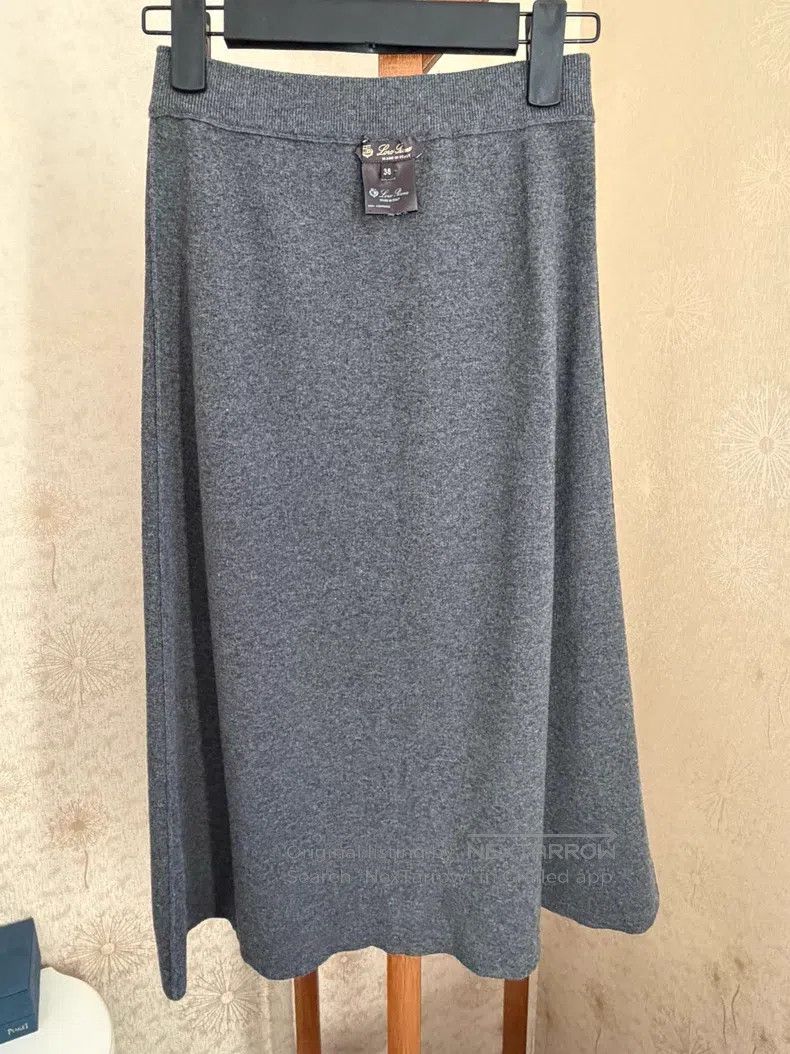 Loro Piana Loro Piana Full cashmere mini skirt Size 25" / US 0 / IT 36 - 2 Thumbnail