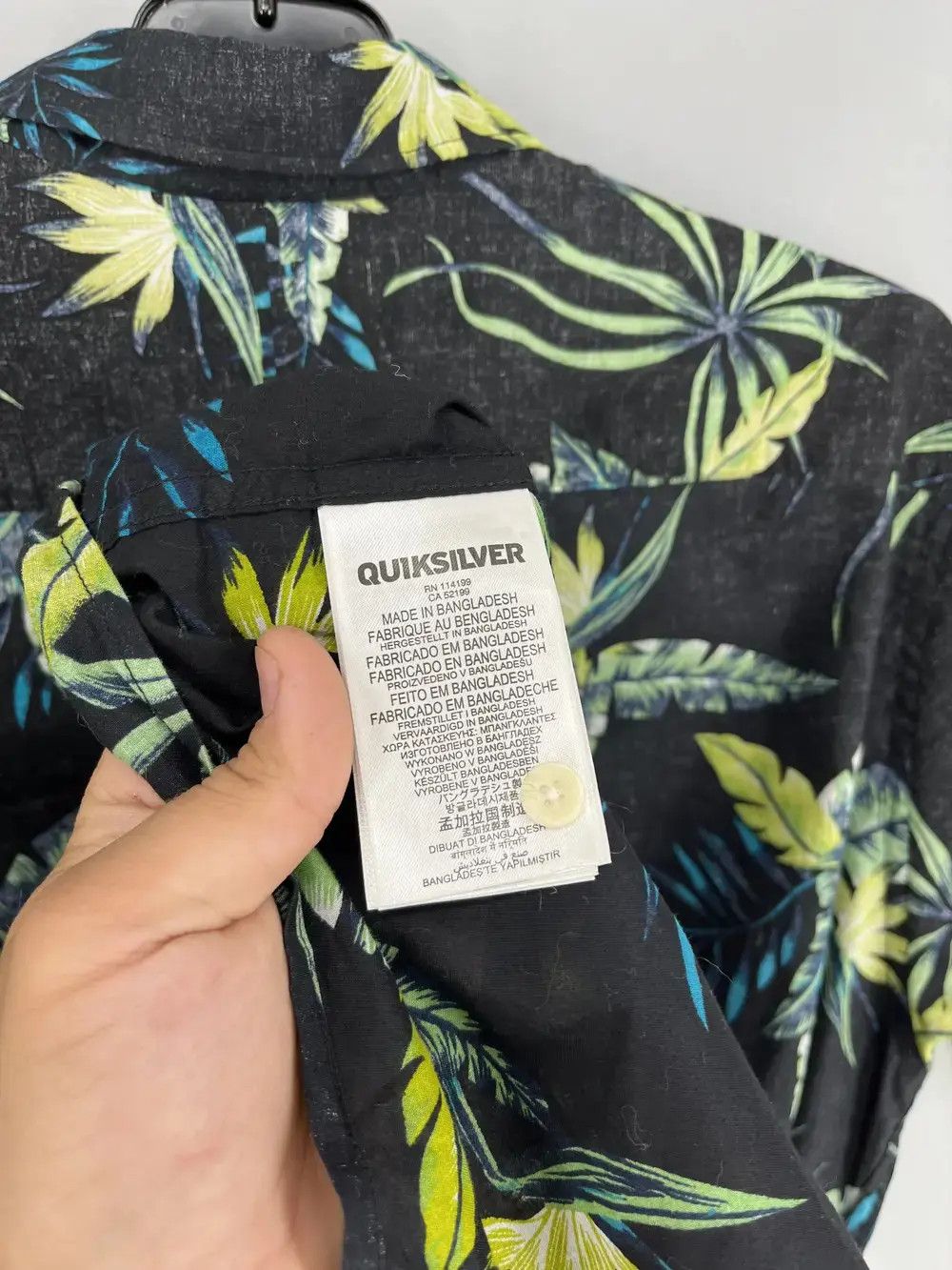 Vintage Vintage Crazy Quiksilver Hawaiian Floral Shirt Buttons 90s Size US S / EU 44-46 / 1 - 8 Thumbnail