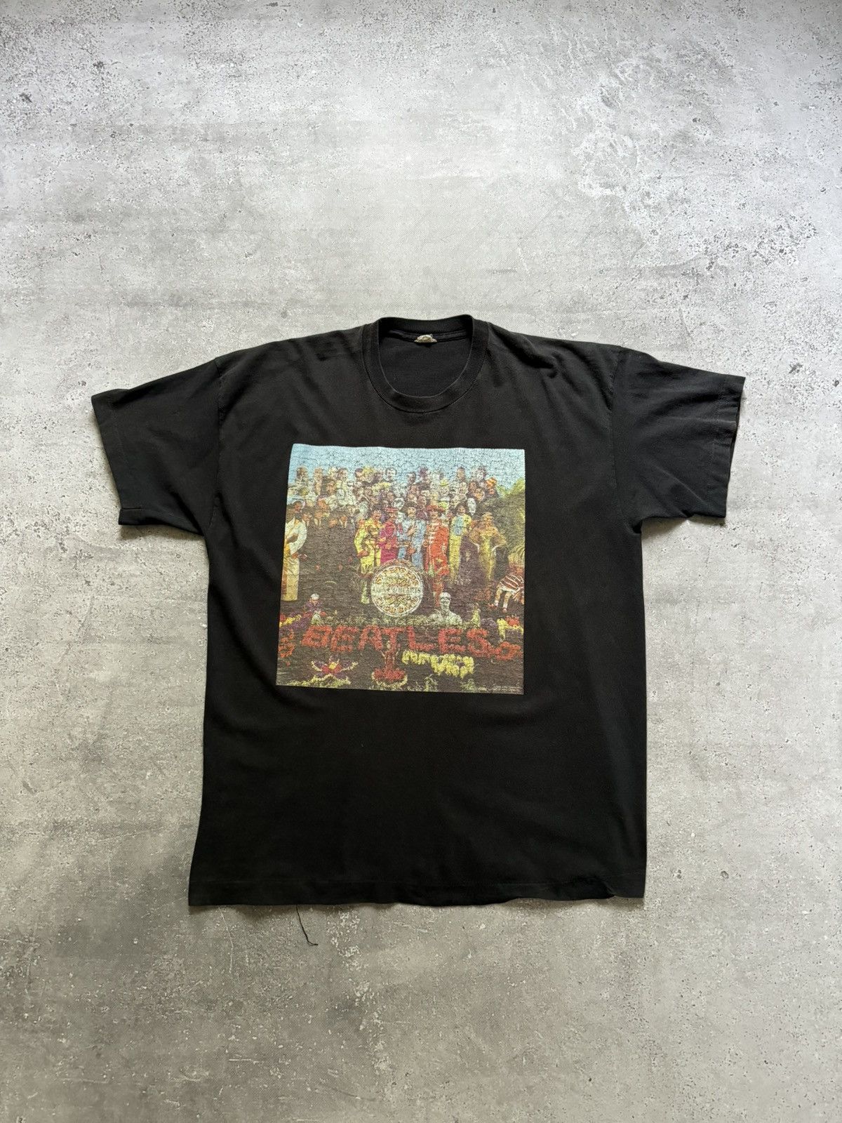 Pre-owned Band Tees X Rock Band Vintage 1996 The Beatles Sgt.peppers Lonely Hearts Band Tee In Black