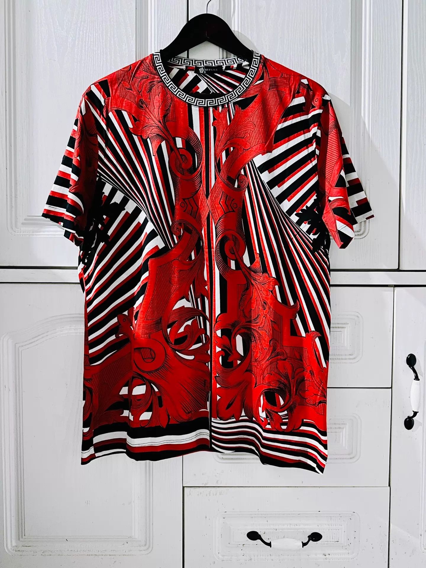 Versace Versace Main Red Black Gold Baroque Graffiti Runway Tee 2XL Size US XXL / EU 58 / 5 - 1 Thumbnail