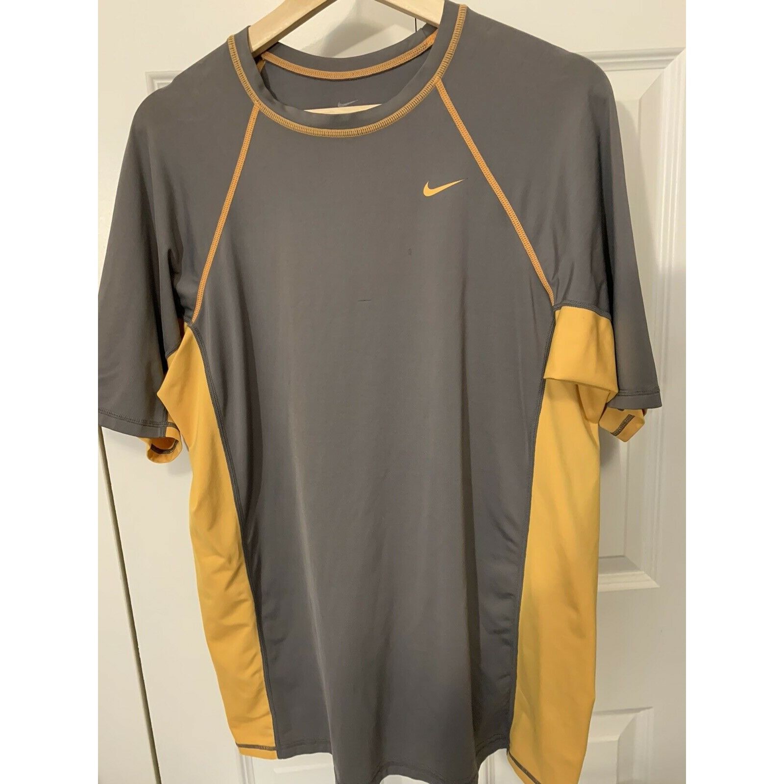 Nike Vintage Nike Gray Tag Better World T Shirt Mens Gray Orange Size US L / EU 52-54 / 3 - 1 Thumbnail